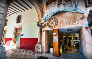 Fachada Hotel Xauen
